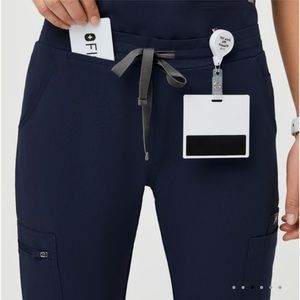 Figs Yola skinny scrub pant- size small